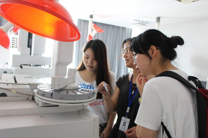 参观食品检测流程